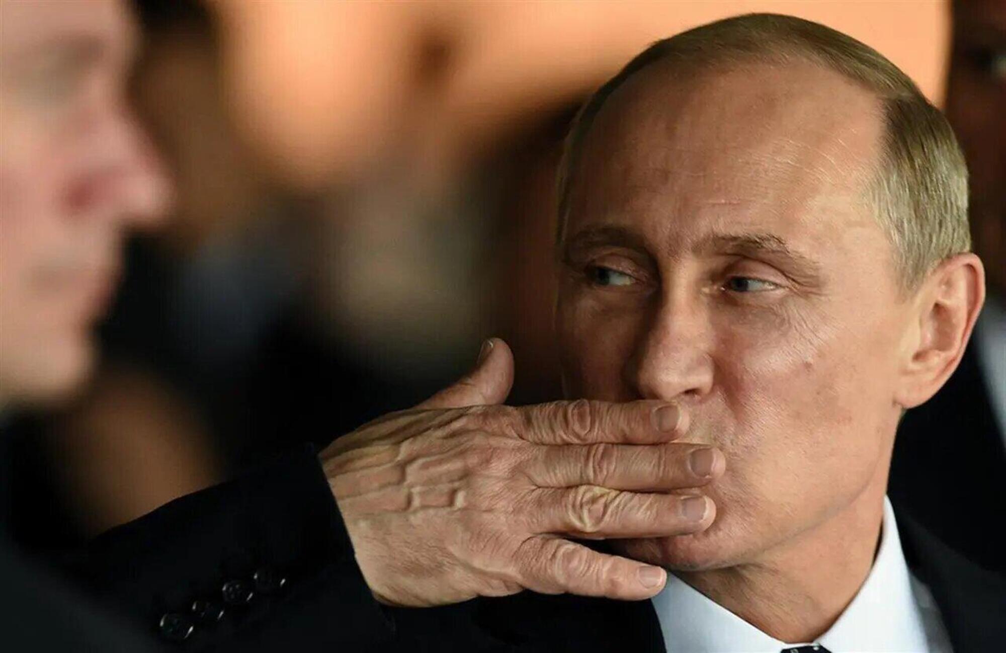 Vladimir Putin, chissà se ricambia l'amore di Berlusconi...