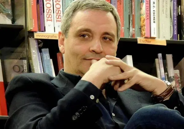 Violenza ultr&agrave;, Maurizio De Giovanni: &ldquo;Questi non sono tifosi, ma criminali&rdquo;. Squalificare il Maradona? "Cosa c'entrano la squadra e i napoletani?". Ma sulla polizia...