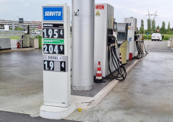 S&igrave; a un tetto al prezzo dei carburanti, ma solo in autostrada