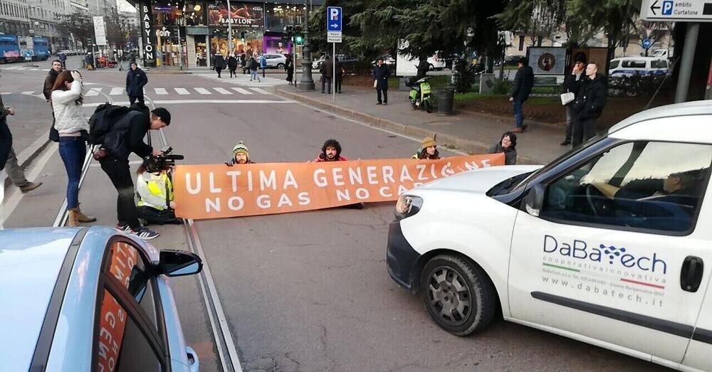 Blitz Ultima Generazione, bloccano il traffico in centro: ecco cos&#039;&egrave; successo