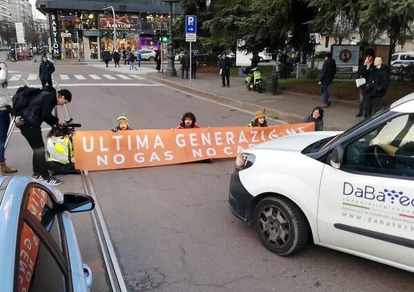 Blitz Ultima Generazione, bloccano il traffico in centro: ecco cos&#039;&egrave; successo