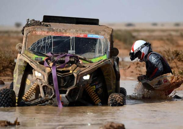 Ancora disastro alla Dakar, tra pioggia e fango. L&rsquo;edizione 2023 &egrave; stata la pi&ugrave; dura? Di certo la pi&ugrave; bagnata