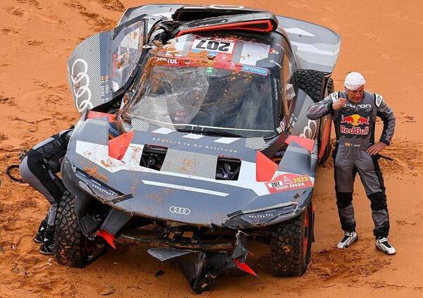 Carlos Sainz e l&rsquo;assurda scoperta dopo l&rsquo;incidente alla Dakar: &ldquo;Sono tornato a Madrid e stavo male, all&rsquo;ospedale hanno trovato&hellip;&rdquo;