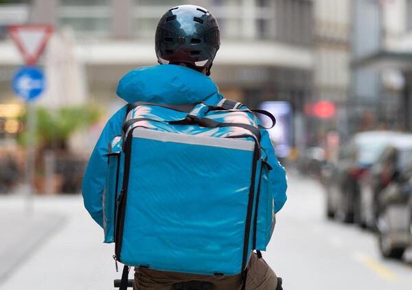 Percorre 50 km per consegnare un panino, ma il rider spiega: &ldquo;Ecco perch&eacute; non sono sfruttato...&rdquo;