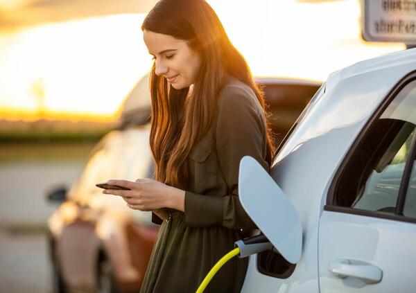 Le auto elettriche al 10% delle vendite globali, ma se non si abbassano i prezzi il 2023 sar&agrave; negativo