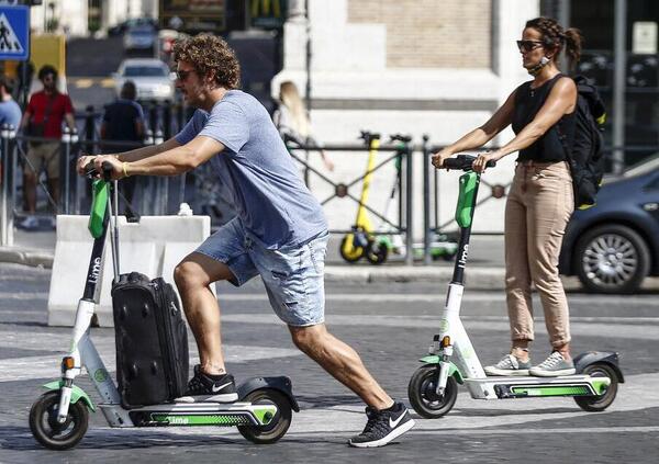 La crociata di Salvini ai monopattini: si studia il limite di velocit&agrave;