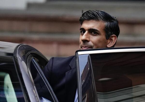 Ecco perch&eacute; il premier britannico Rishi Sunak &egrave; stato multato [VIDEO]