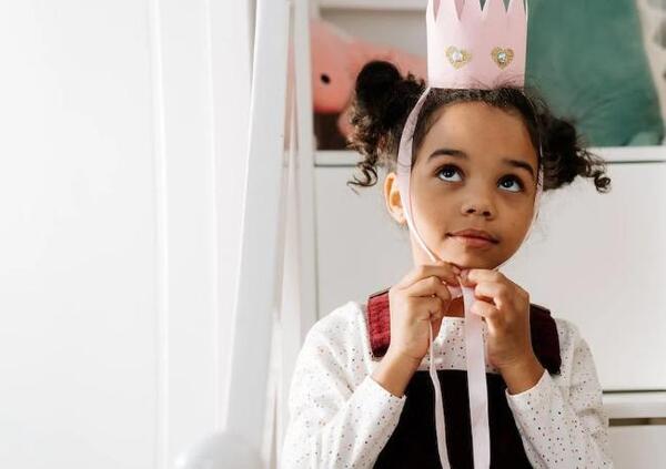 Viva il &ldquo;corso per principesse&rdquo;, alla faccia di tutte quelle che da grandi si spogliano sui social 