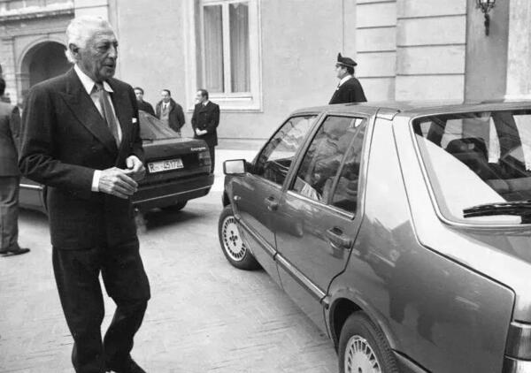 Gianni Agnelli, ecco le sue auto iconiche gli spassosi aneddoti dell&#039;Avvocato