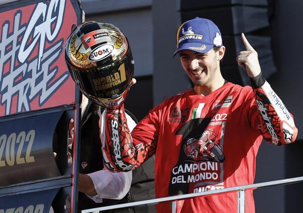 Pecco Bagnaia: &ldquo;Con la Ducati ho litigato, ma...&quot; E su Valentino Rossi e Lewis Hamilton ecco cosa ha detto