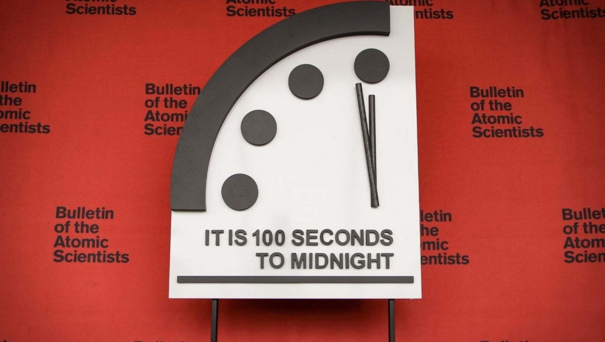 Il Doomsday Clock, l&#039;orologio che dice quanto l&#039;umanit&agrave; si sta avvicinando a un disastro planetario (siamo a 90 secondi)