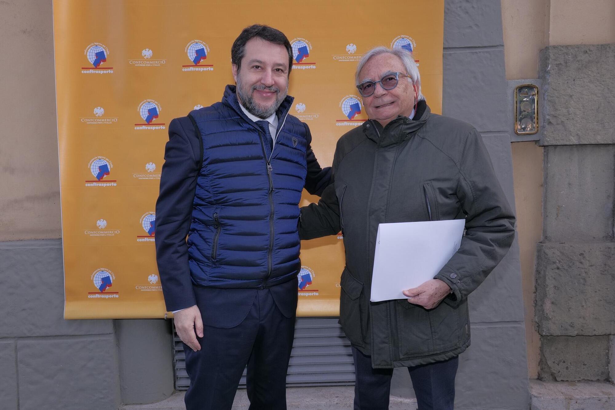 Matteo Salvini con il presidente di Conftrasporto, Paolo Uggè