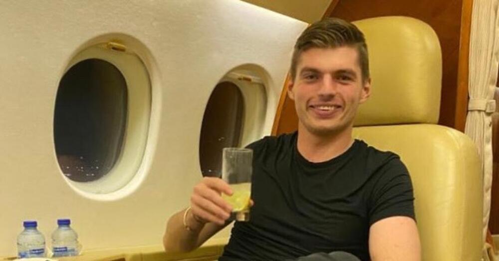 Verstappen non si ferma mai: sul jet privato da 13 milioni un simulatore per allenarsi in viaggio