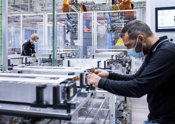 Altro che batterie elettriche in Italia. Perch&eacute; la gigafactory rischia la chiusura e Stellantis&hellip;