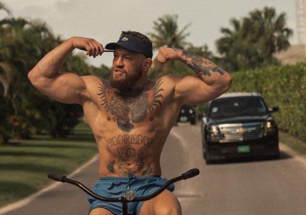 Conor McGregor ha rischiato di morire investito da un&#039;auto, ecco come &egrave; avvenuto l&#039;incidente [VIDEO]