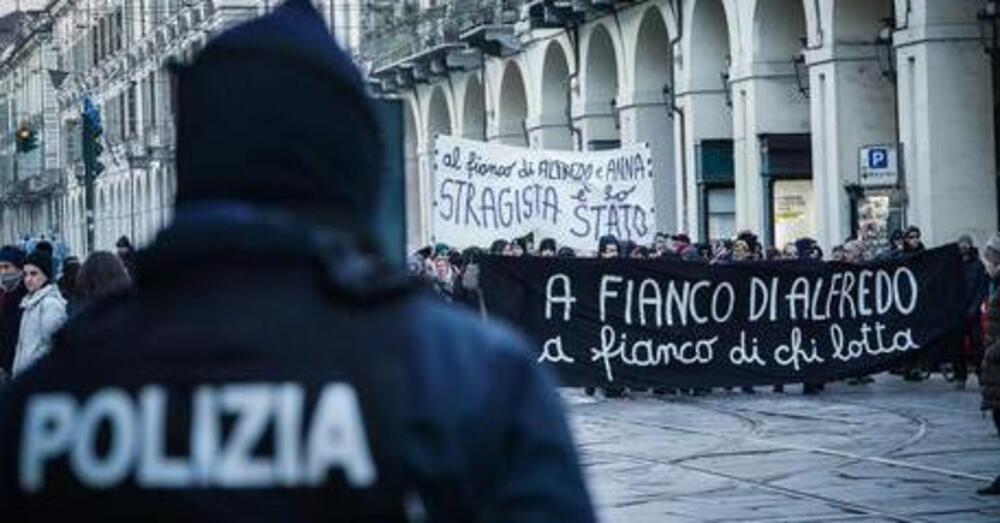 Dobbiamo avere paura degli anarchici? Da Alfredo Cospito a vita, opere e attentati della galassia insurrezionalista 