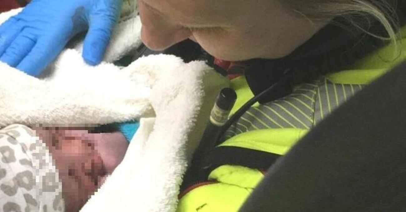 Costretta a partorire in auto, sapete come chiamer&agrave; il figlio? Anas... come la societ&agrave; che gestisce le autostrade