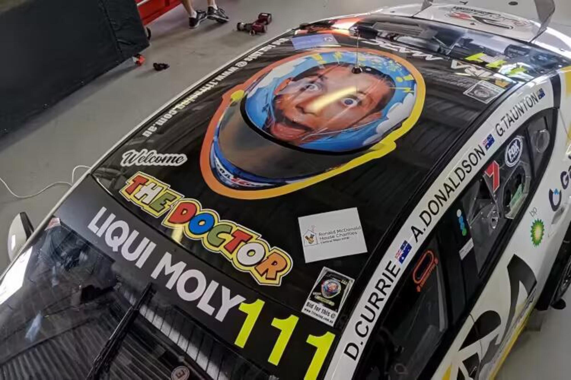 La Macchina tributo a Valentino Rossi