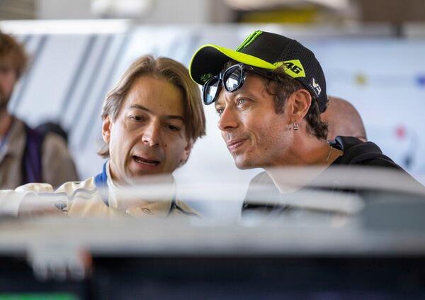 Valentino Rossi beffato dalla sf*ga! Ecco cosa &egrave; successo alla 12 Ore di Bathurst