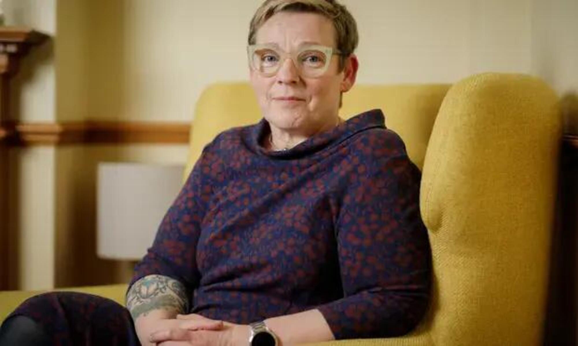 La professoressa Jo Phoenix alla quale nel 2020 venne impedito di tenere una conferenza sui diritti dei trans nelle carceri, all'Università dell'Essex