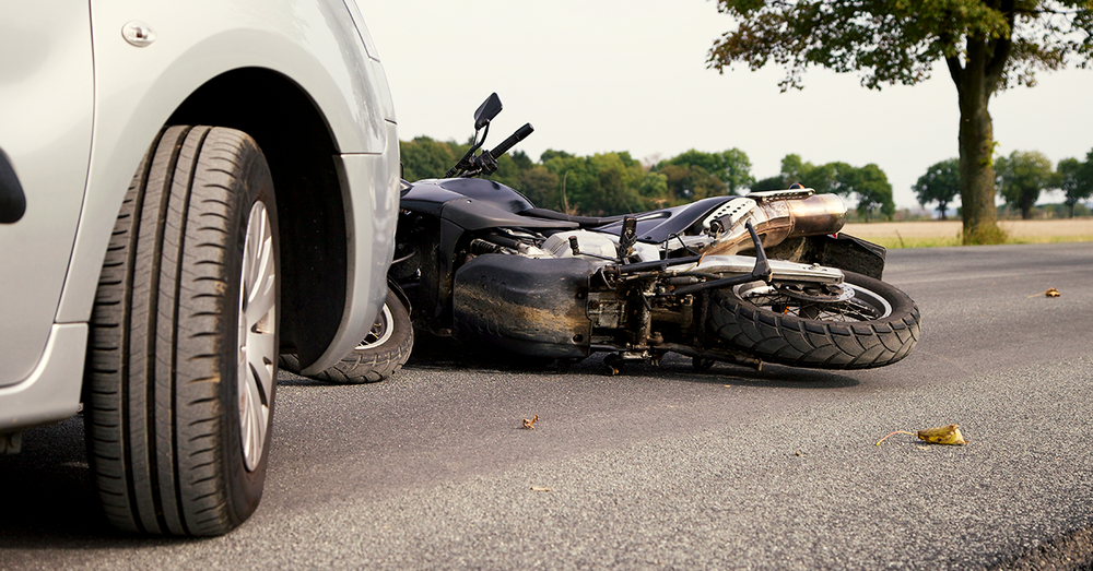 Motociclista cade per non scontrarsi con un&rsquo;auto, ma per i giudici la responsabilit&agrave; &egrave; solo sua