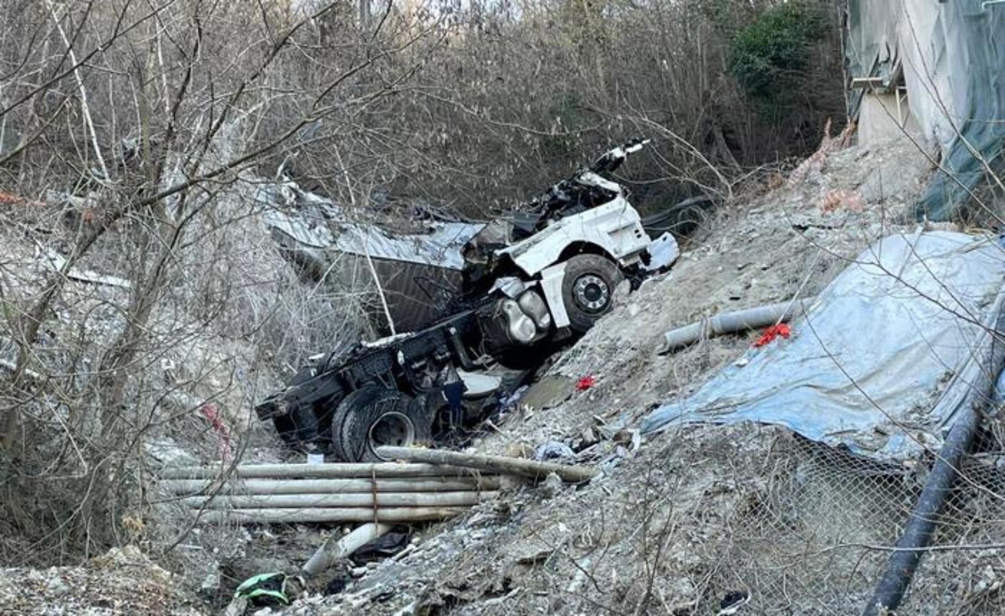 Il camion precipitato