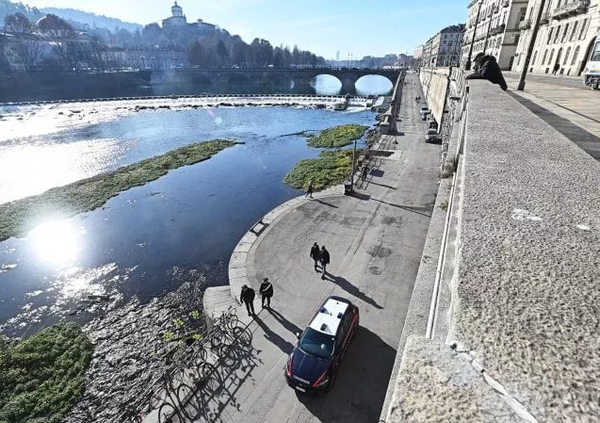 La tragica e assurda vicenda della bici lanciata in testa a un passante: cinque ragazzini accusati di tentato omicidio aggravato