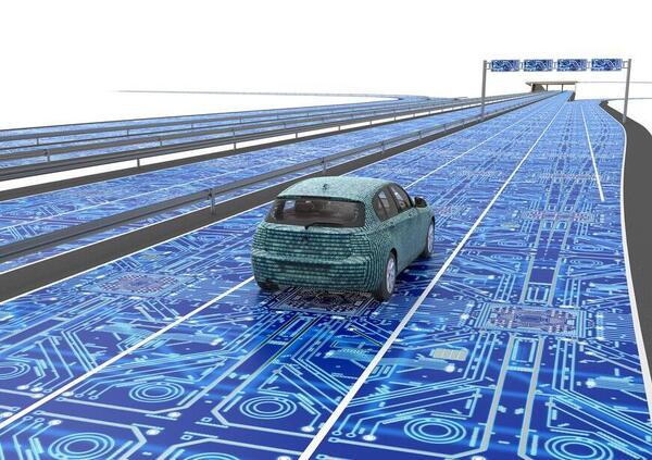 Avremo le smart road, ma non le auto giuste. Perch&eacute; siamo in ritardo sul &ldquo;sistema Italia&rdquo;