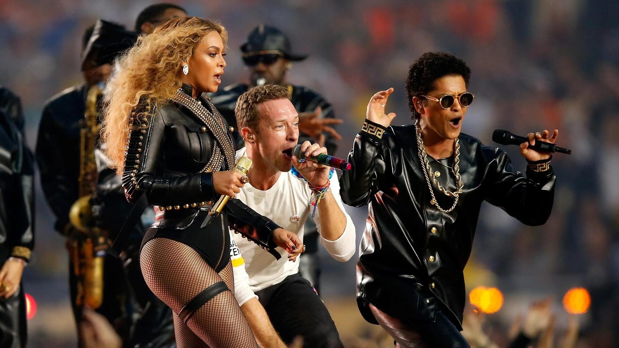 Beyonc&eacute;, Chris Martin e Bruno Mars all&#039;haltime show del Super Bowl