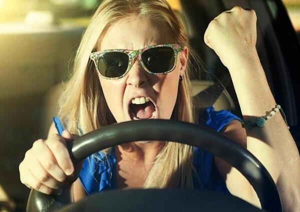 Brutta notizia per gli amanti dei motori tradizionali: arriva lo stop definitivo alle auto a benzina e a gasolio 
