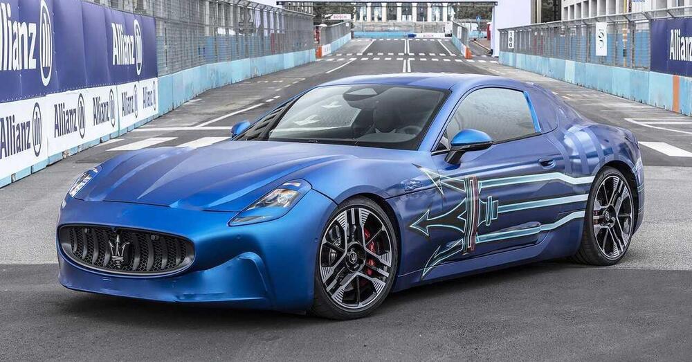 La prima Maserati elettrica scalda i motori a Bari con la GranTurismo Folgore