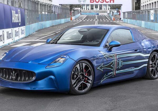 La prima Maserati elettrica scalda i motori a Bari con la GranTurismo Folgore