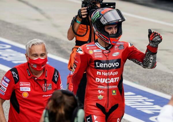 Pecco Bagnaia &egrave; preoccupato per la pressione delle gomme. Davide Tardozzi, invece, per la sua!