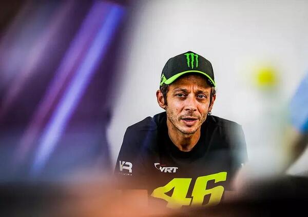 Ok, ma c&rsquo;&egrave; un grande assente tra tutti gli auguri fatti a Valentino Rossi per il suo compleanno