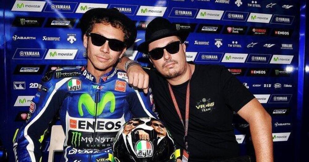 Valentino Rossi e soci presentano il team, ma la notizia &egrave; che si divertono ancora a prenderci tutti per il c**o!