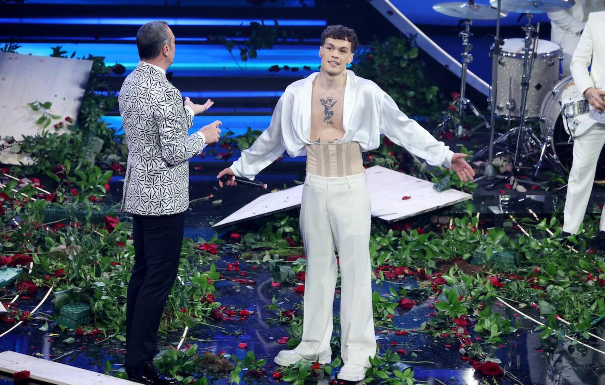 Blanco dopo aver distrutto i fiori a Sanremo