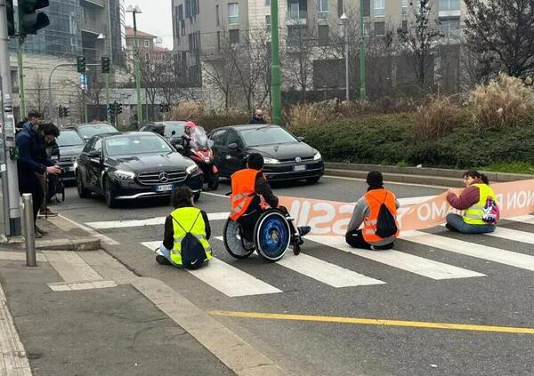 Continuano i blocchi del traffico da parte degli attivisti di Ultima Generazione: ecco come hanno reagito gli automobilisti