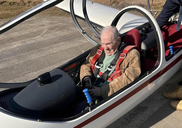 [VIDEO] Il babbo di Guido Meda in volo su un aliante a 94 anni &egrave; la cosa pi&ugrave; bella che vedrete (e leggerete) oggi!