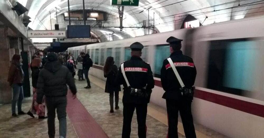 Borseggiatore bloccato dalla gente se la vede male: a Roma non si scherza [VIDEO]