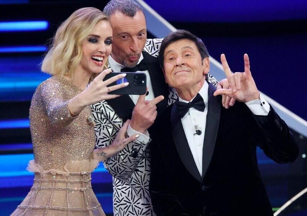 Spunte blu a pagamento, polemiche Rai-Instagram a Sanremo, guadagni di Amadeus grazie alla Ferragni: parla l&rsquo;esperto social media manager Riccardo Pirrone