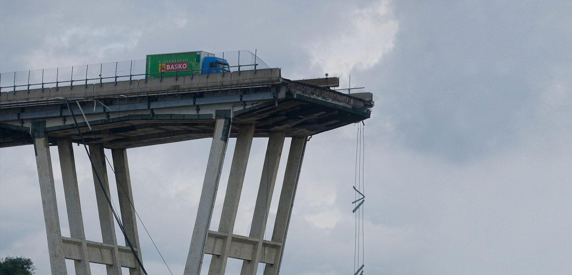 Il Ponte Morandi crollato