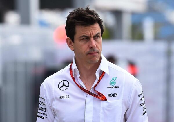 Toto Wolff alza le mani: continuano i problemi in Mercedes in Bahrain 