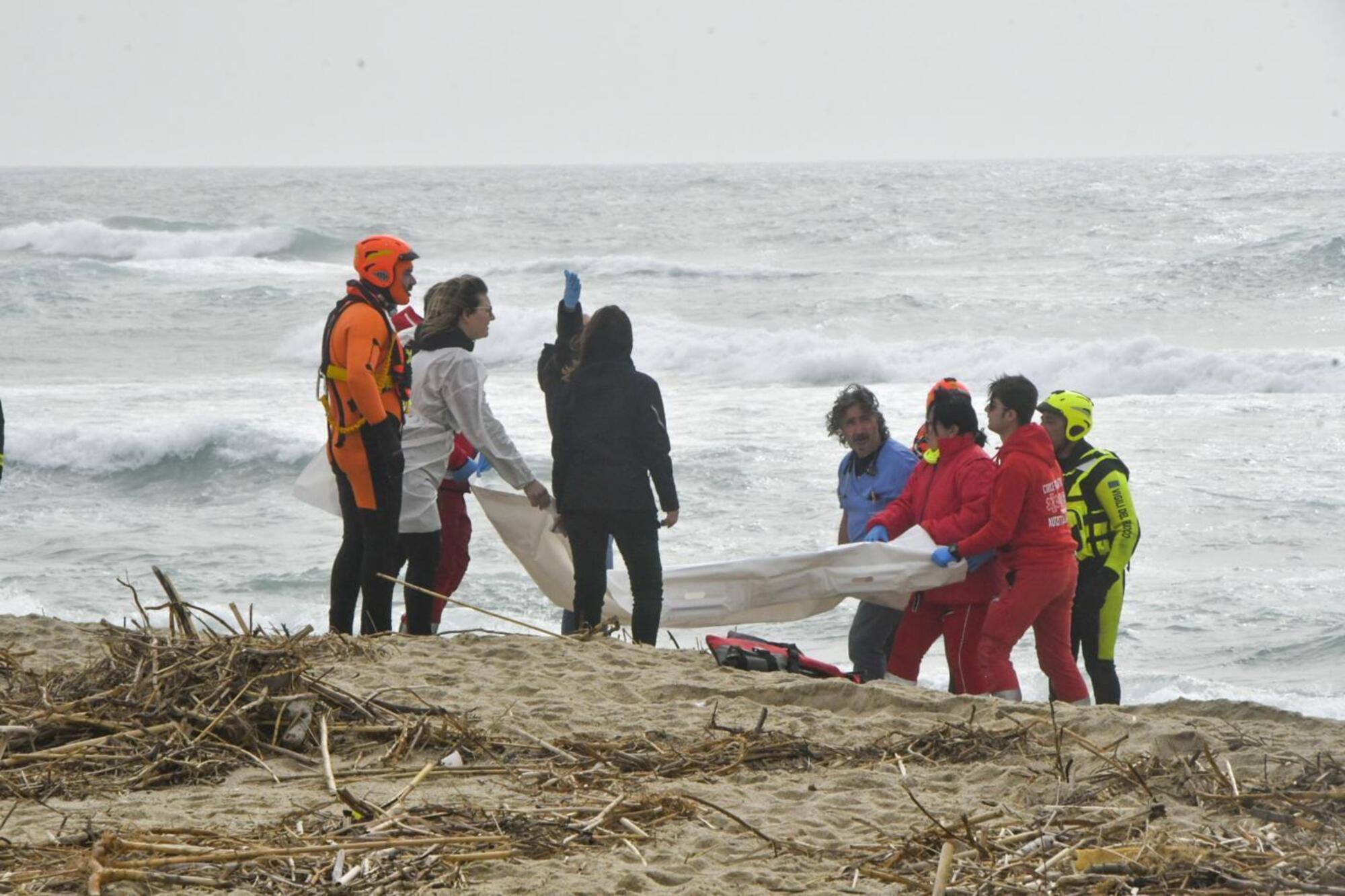 La strage di migranti a Crotone