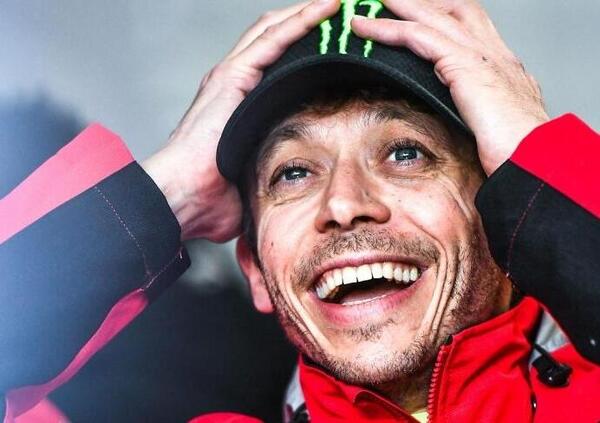 Il regalo dei ragazzi dell&rsquo;Academy a Valentino Rossi? Eccolo qui, tra le polemiche (assurde) di chi l&rsquo;ha fatto