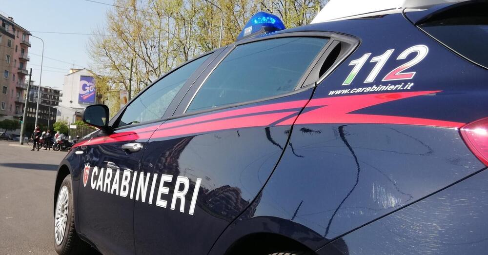 Fuori strada in auto, i carabinieri li aiutano ma trovano cocaina: arrestati