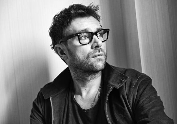 Damon Albarn che ruba ci dimostra che l&rsquo;uomo vincer&agrave; sempre su ChatGpt [VIDEO]