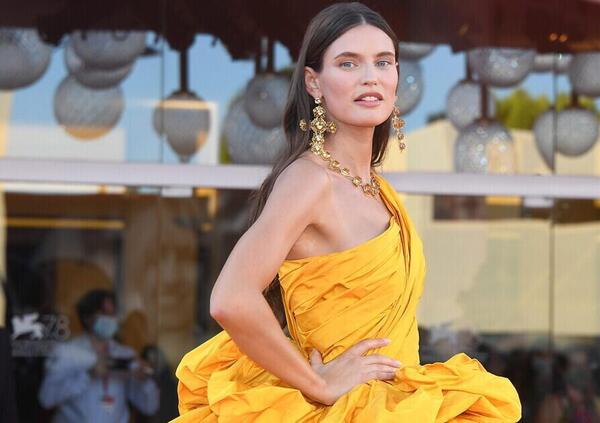 Bianca Balti, i rave le droghe, l&#039;ammissione dello stupro e la rinascita: &egrave; lei la vera Festa della Donna