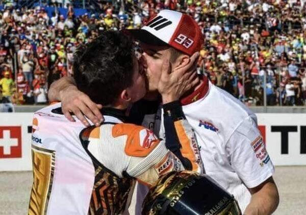  Alex e Marc Marquez alla Rossi (Vasco): &ldquo;Ognuno a rincorrere i suoi guai. Ognuno perso dentro i fatti suoi!&rdquo;