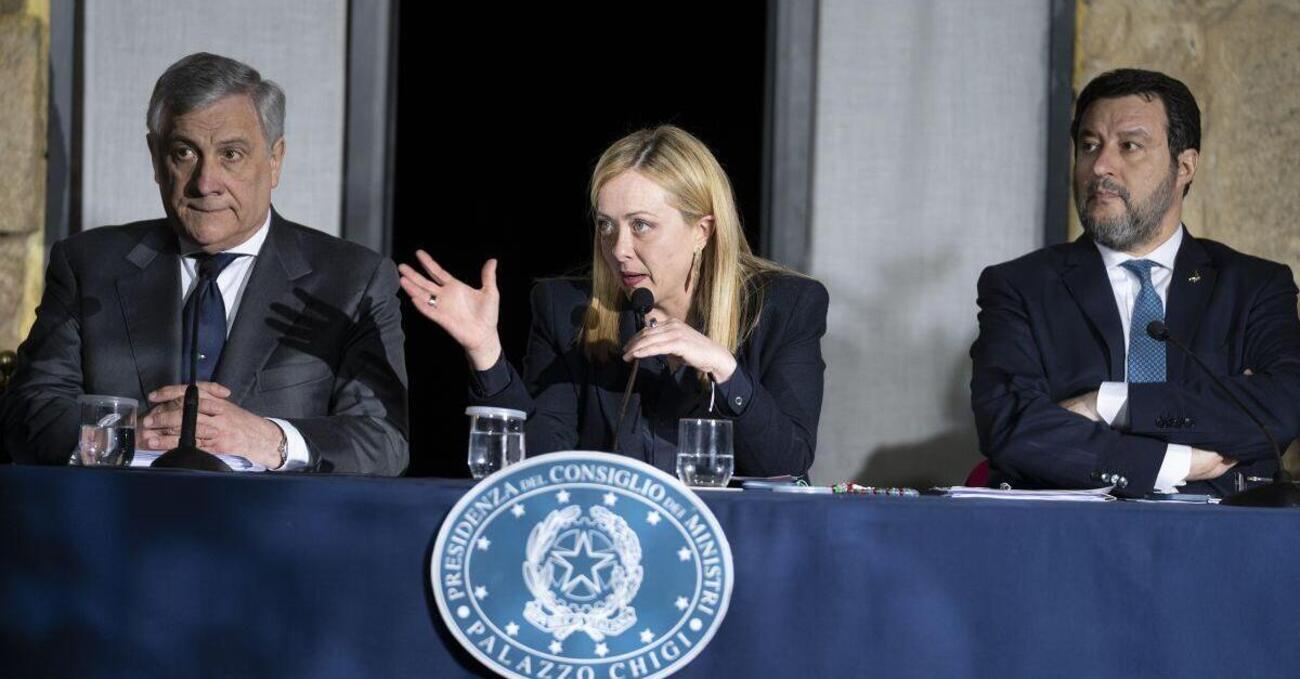 I giornalisti magicamente tornano a fare i giornalisti, ma che disastro la conferenza stampa di Meloni a Cutro