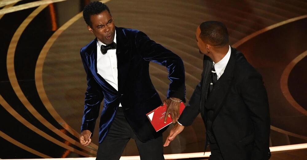 Nella notte degli Oscar spicca la controprogrammazione Netflix: Chris Rock che scherza sullo schiaffo e le corna di Will Smith 